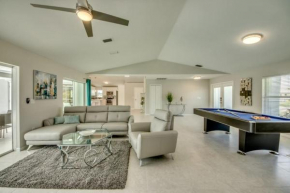 Villa Sunset Avenue by CoralVilla-modern, pool table